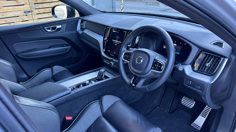 Volvo Xc60 2.0 B4D R DESIGN 5dr AWD Geartronic Diesel Estate